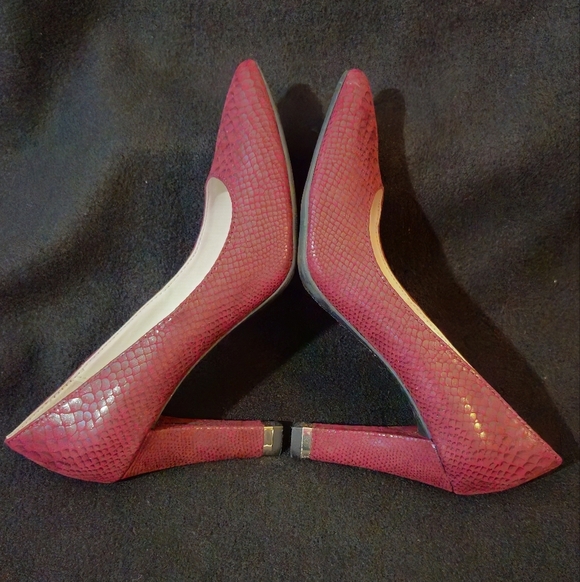 Anne Klein Tonia Burgundy Faux Reptile Pattern Pumps - Size 7M - Picture 4 of 6